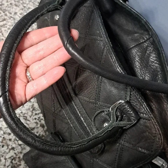 Ameri leather Black & White leather Handbag With Flowers And Diamonds - Picture 6 of 15